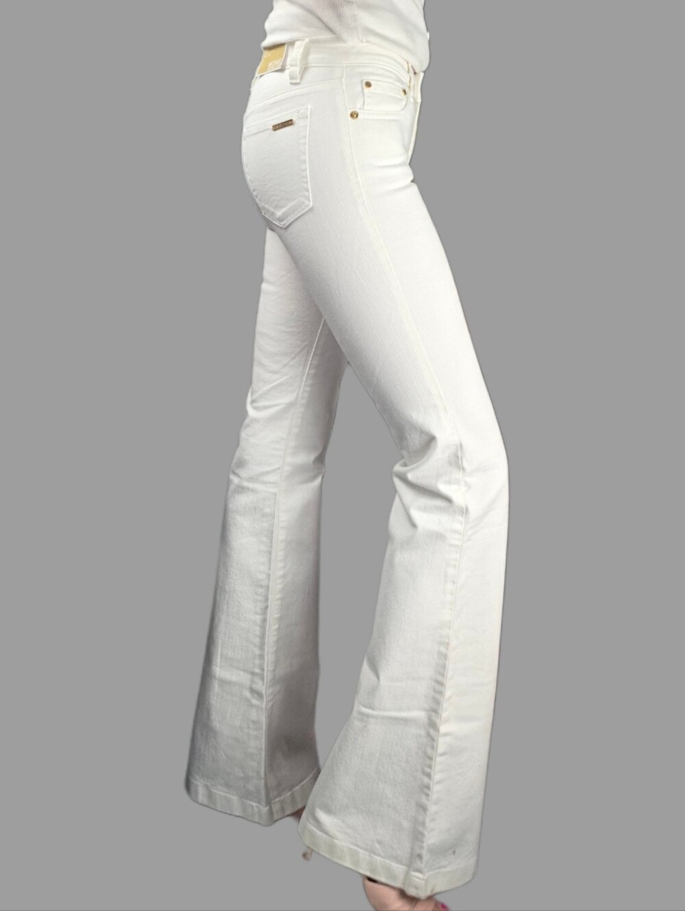 NWT. MICHAEL MICHAEL KORS Selma Higher Rise White Flare Jeans